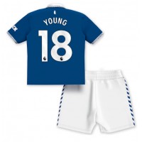 Camiseta Everton Ashley Young #18 Primera Equipación Replica 2023-24 para niños mangas cortas (+ Pantalones cortos)